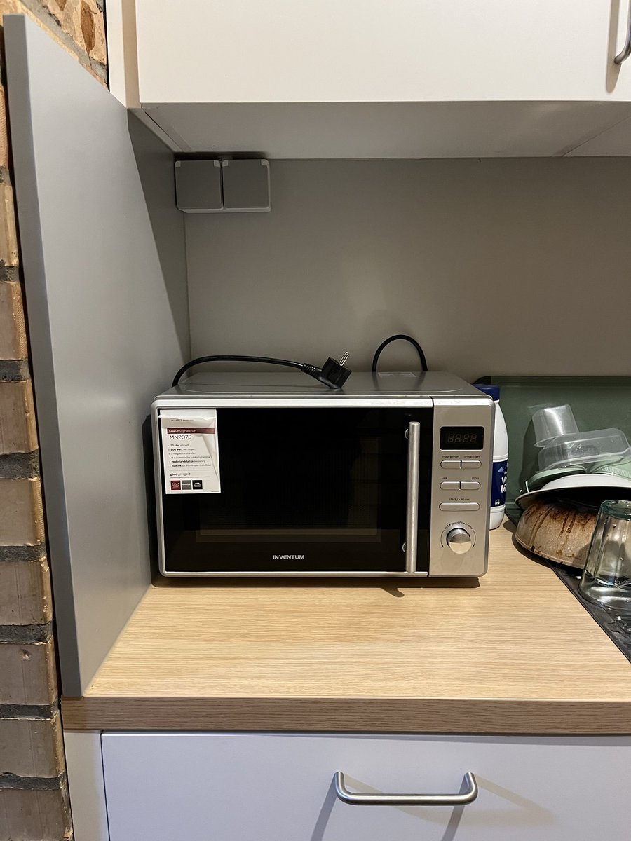vrmdlng's tweet photo. yesterday someone just gave me a microwave for free because they knew i’m a muslim and they are too, they said ramadan is coming rlly soon and they feel bad taking the money so they gave it back to my account 😭💙 https://t.co/WC6oij2tN1