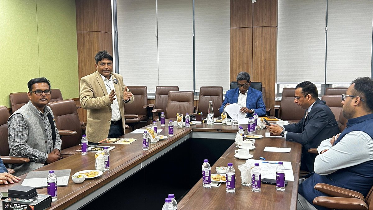 kshravanroy's tweet photo. Food Technologist MBA Makhana Wala had the privilege of presenting our startup vision and innovation in GI-tagged superfoods before Shri Pratyaya Amrit, Chief Secretary, and senior Secretaries and Directors of various departments under the Government of Bihar. https://t.co/0DpR1xI1bp