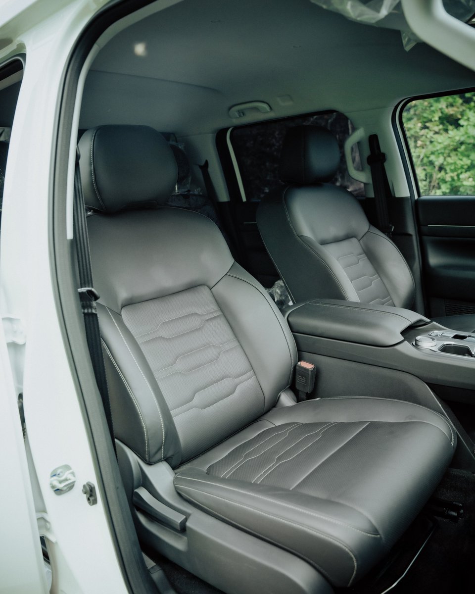 innosonvehicles's tweet photo. Meet the IVM Z9 — built for work, adventure &amp; everyday life.

⚡ 1.5T Hybrid + Electric
🔋 135km EV | 1,050km total range
💪 800Nm torque
⚡ Fast charge (30–80% in 30 mins)
🛻 4x4 AWD | 232mm clearance

Available nationwide.
Would you drive this?

#IVMZ9 #Innoson  #MadeInNigeria https://t.co/BaoXYVtUIP