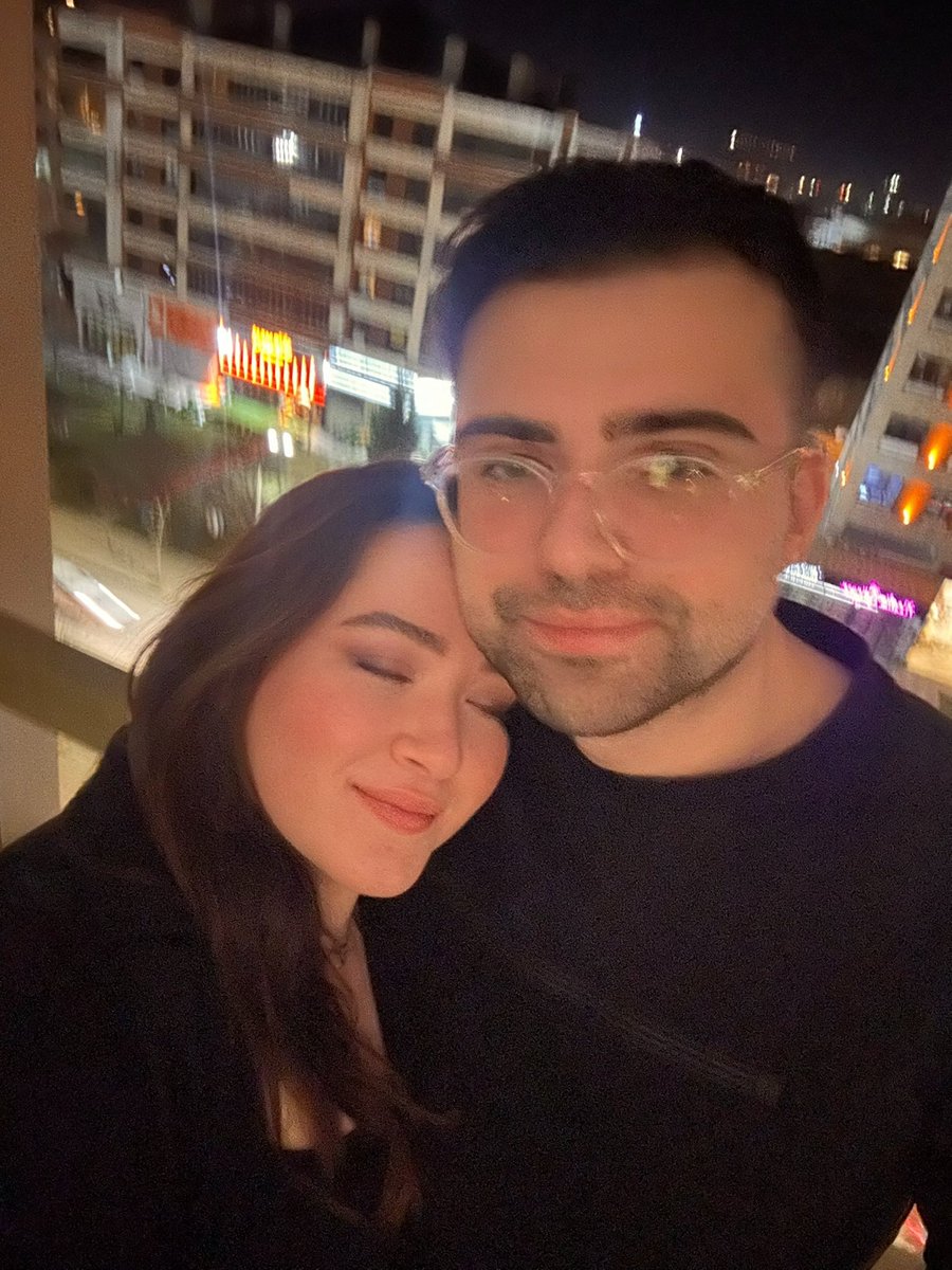 Sassshaa_'s tweet photo. Yanımda olduğun her an için sana minnettarım, varlığın çok kıymetli sevgilim. Büyük acılar yaşarken de yanımdaydın bu acılarla başa çıkarken de.. sana söyleyecek çok sözüm var. Beni mutlu etmek için herşeyi yaptın,yüzüm gülsün diye çok çabaladın. İyi ki varsın, iyi ki ❤️🫂🥹 https://t.co/hhKKP9knQR