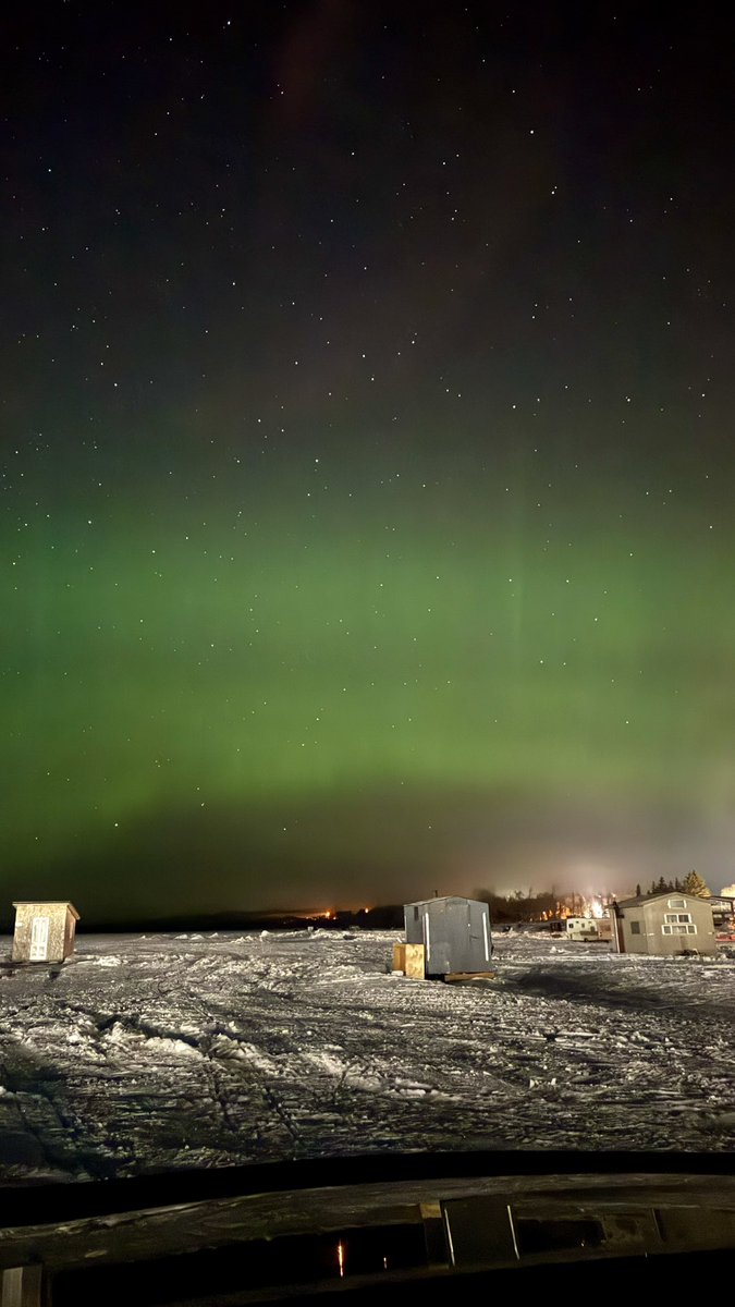 tracygregorash's tweet image. A few phone #aurora verticals from Feb. 15th in Minnedosa, #Manitoba. 
Night all! 😴