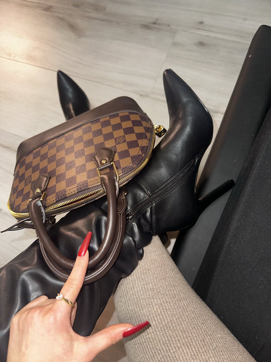 Femme fatale tweet media