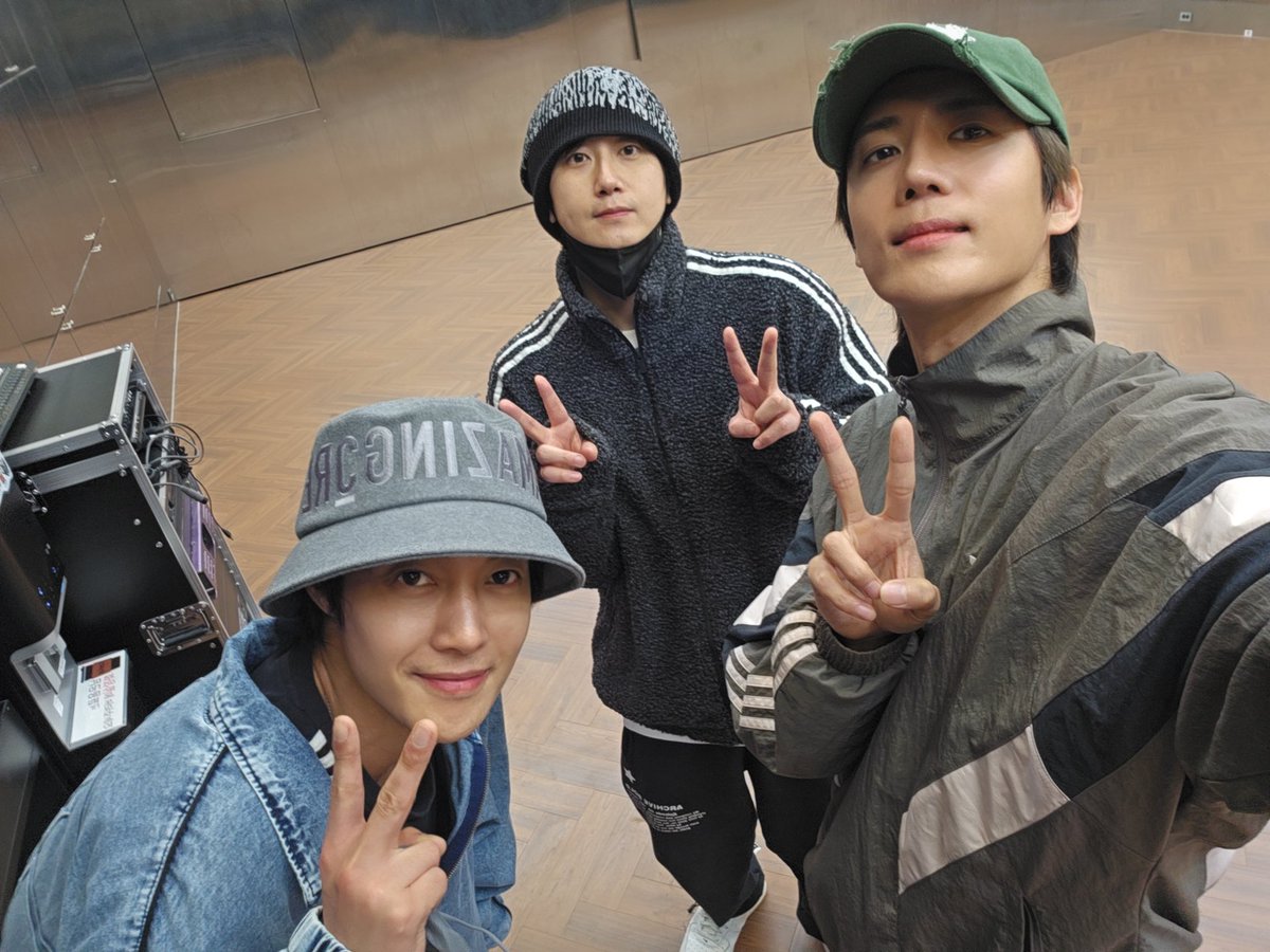 [ 📸 ]

서울콘을 위해 FOO는 연휴에도 멈추지 않아🫛💚

#FIVE_O_ONE #FIVEOONE #파이브오원
#FIVE_O_ONE_20TH_ANNIVERSARY_TOUR