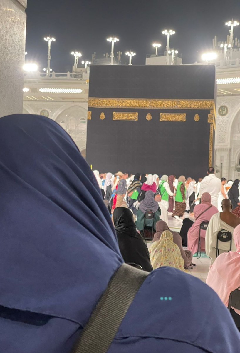 اللہ کی ذات سب کے لئے برابر ہے لیکن اگر آپکو لگتا ہے کہ
اللہ سب سے زیادہ آپکا ہے

تو وہ سب سے زیادہ آپکا ہی ہے
کامل یقین رکھیں
🖤🖤
#Myclick