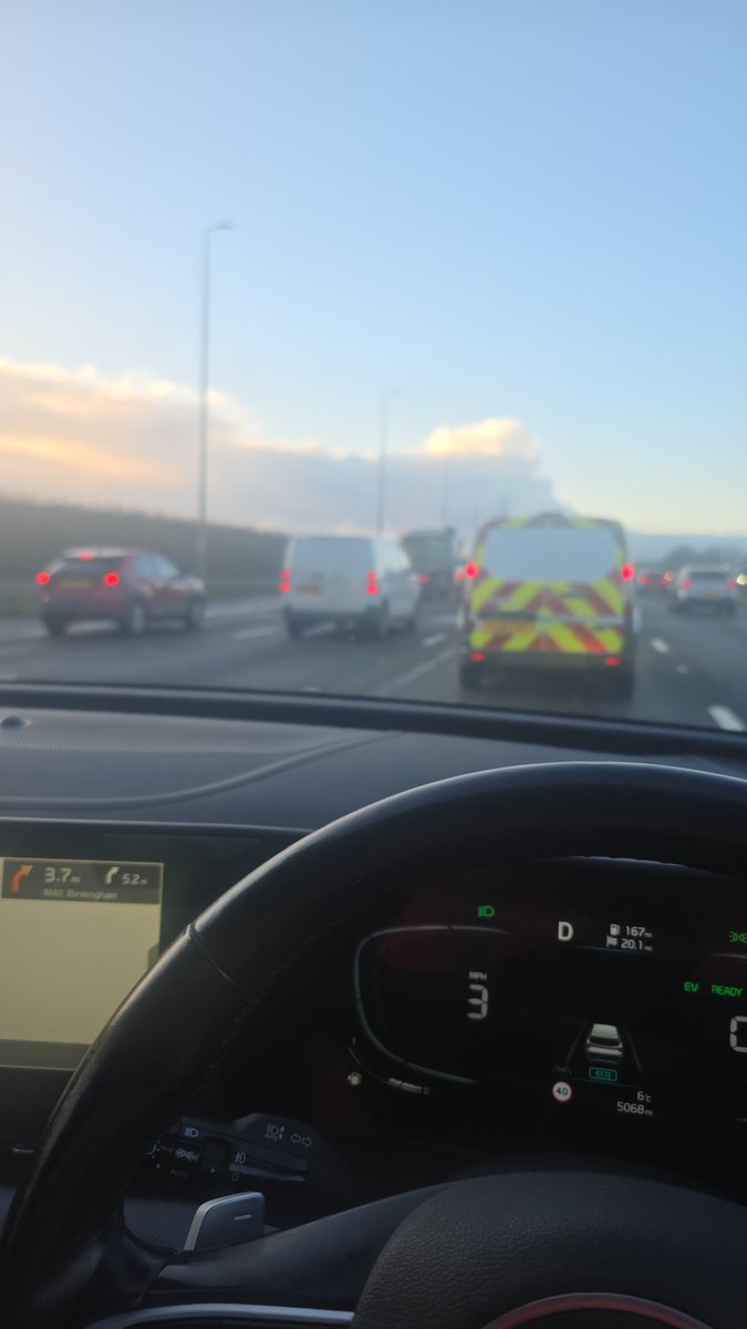 mmayomi01's tweet photo. Didn't expect this much traffic on M25 since kids are on midterm break. https://t.co/CjbjZE9cjB