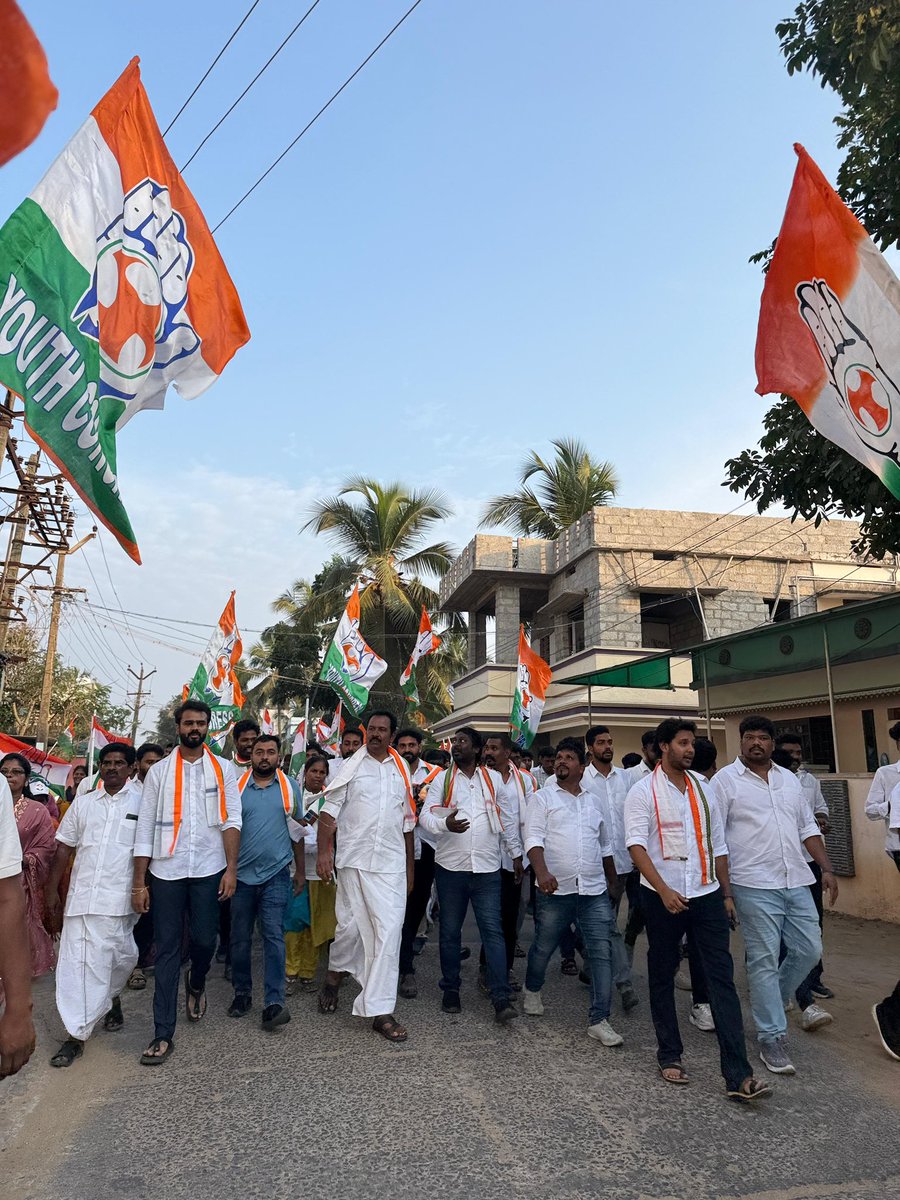 TN_PYC's tweet photo. DAY 9 | Tamil Nadu Youth Congress

உரிமை, வேலைவாய்ப்பு மற்றும் சமூகநீதி காக்கும் நோக்கில் நடைபெற்று வரும் #WalkForRights & #WalkForMGNREGA இயக்கத்தின் 9ஆம் நாள் இன்று உற்சாகத்துடனும், மக்களின் பேராதரவுடனும் சிறப்பாக நடைபெற்றது. ✊

கன்னியாகுமரி மேற்கு மாவட்ட தலைவர் திரு. சஜன் அவர்களின் தலைமையில், நூற்றுக்கணக்கான பொதுமக்கள் கலந்து கொண்டு மாபெரும் பேரணியாக உரிமைக்கான குரலை உயர்த்தினர். இந்த நடைபயணம், மக்களின் ஒற்றுமையும், #MGNREGA திட்டத்தை பாதுகாக்கும் உறுதியும் வெளிப்படுத்தும் வலிமையான நிகழ்வாக அமைந்தது.

இந்த நிகழ்வில் மாண்புமிகு பாராளுமன்ற உறுப்பினர் திரு. விஜய் வசந்த் அவர்கள், CLP தலைவர் திரு. ராஜேஷ் குமார் அவர்கள், DCC தலைவர் திரு. பெனுலால் அவர்கள், மாநில தலைவர் திரு. சூர்யா அவர்கள், மூத்த துணைத் தலைவர் திரு. தினேஷ் அவர்கள், துணைத் தலைவர் திரு. பினிஷ் அவர்கள், மாநில பொதுச் செயலாளர் திரு. ஹரிஷ் அவர்கள் உள்ளிட்ட முக்கிய தலைவர்கள் கலந்து கொண்டு இயக்கத்திற்கு உறுதுணையாக இருந்தனர்.

மக்களின் உரிமைகள் பாதுகாக்கப்படும் வரை எங்கள் நடை நிற்காது!
ஒற்றுமையுடன் முன்னேறுவோம்! 🔥✊

#WalkForRights 
#WalkForMGNREGA
@SuryaPrakashIYC @IYCshahid @SagarikaRaoT @BindiyaBanerji @DrsrinivINC 
@ShibinaVk @JinshadIYC @vishwajitkowase @mkrishanam_raju
@INCTamilNadu @SPK_TNCC @girishgoaINC @SurajMNHegde 
#TamilNaduCongress
#TamilNaduYouthCongress