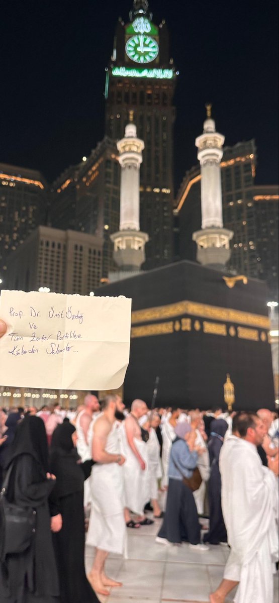 Kâbe'ye giden bir vatandaş:

"Prof. Dr. Ümit Özdağ ve tüm Zafer Partililere Kâbe'den selamlar."