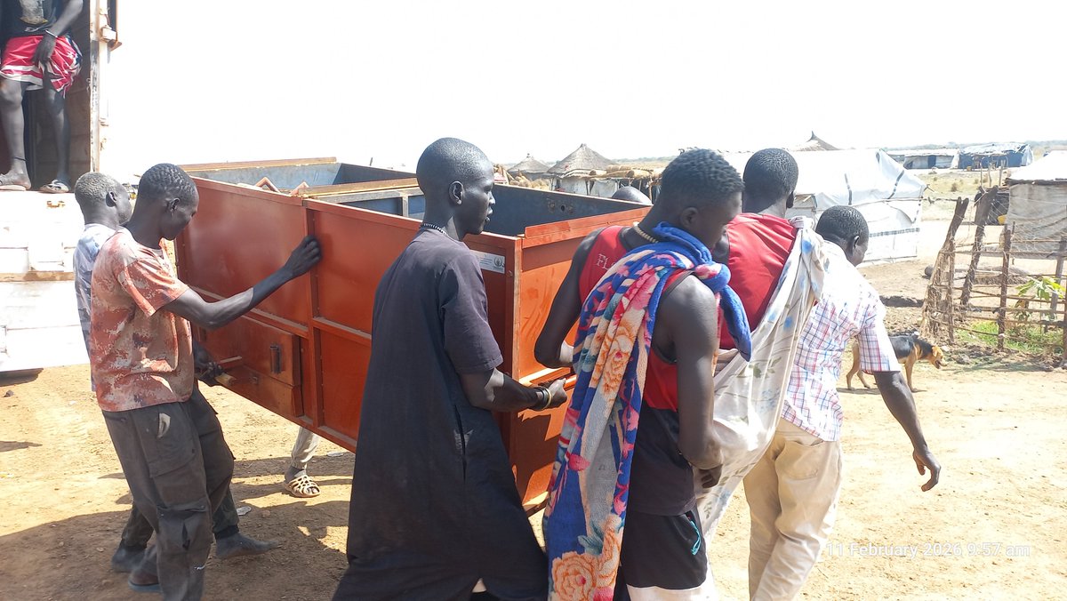 FAOSouthSudan's tweet photo. In collaboration with the Ministry of Livestock &amp; #Fisheries &amp; @mafs_ss, FAO has distributed FAO Thiaroye fish-smoking ovens to fisheries groups in Bor.

The ovens will help reduce🎣post-harvest losses &amp; support value addition, boosting livelihoods.

🙏 @WorldBankGroup https://t.co/PEA9XQZfiL