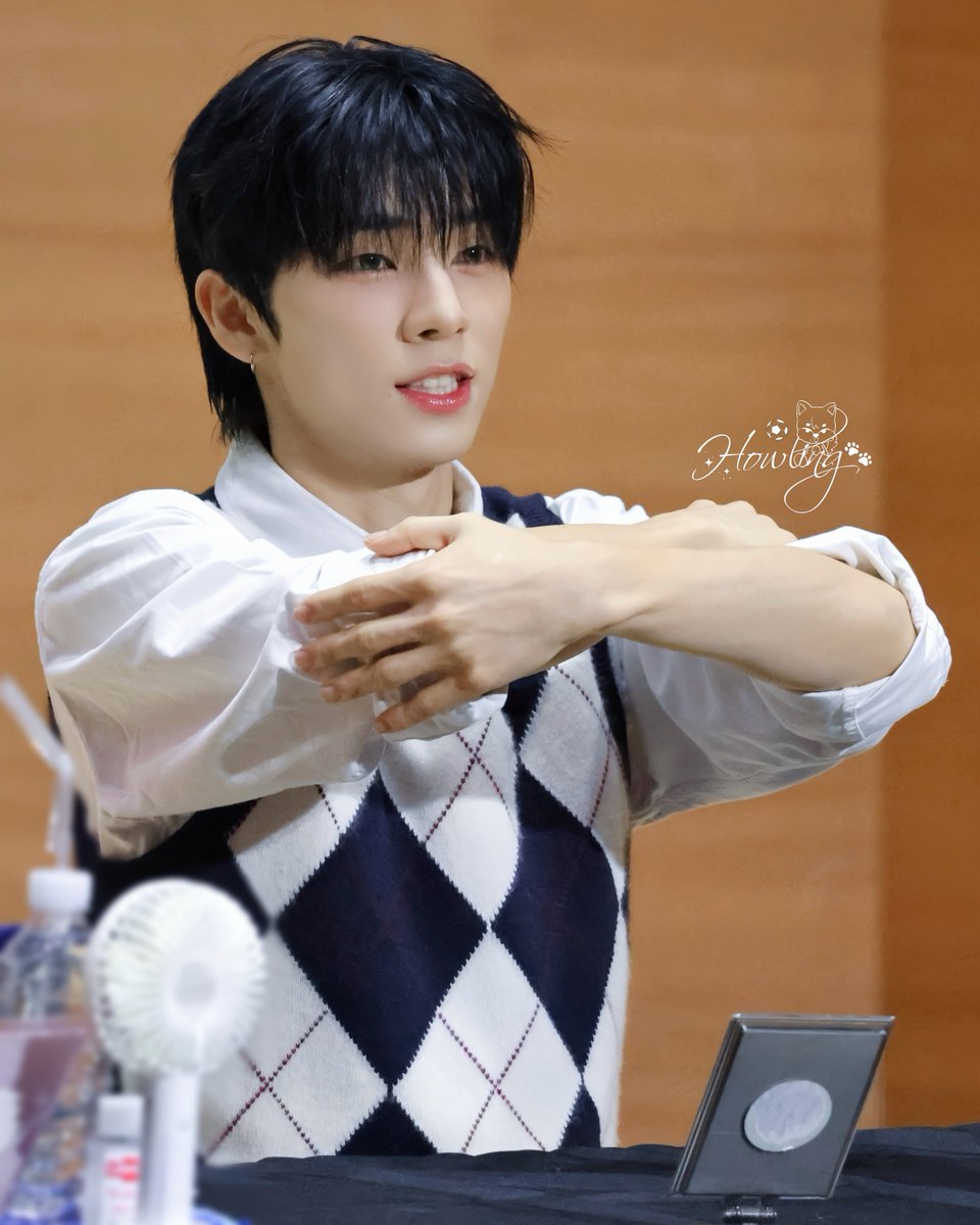 𝙃𝙤𝙬𝙡𝙞𝙣𝙜🐾 tweet media