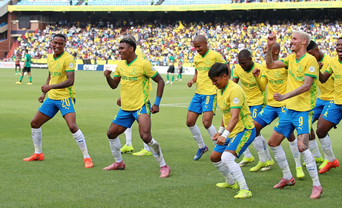 Betway_za's tweet image. Then there was one left from Mzanzi;

Mamelodi Sundowns ✅
Orlando Pirates ❌
Kaizer Chiefs ❌
Stellenbosch ❌

How far can Masandawana go in the CAF competition? 🔥