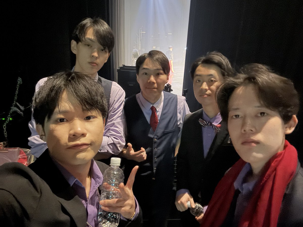 AltVibes tweet media