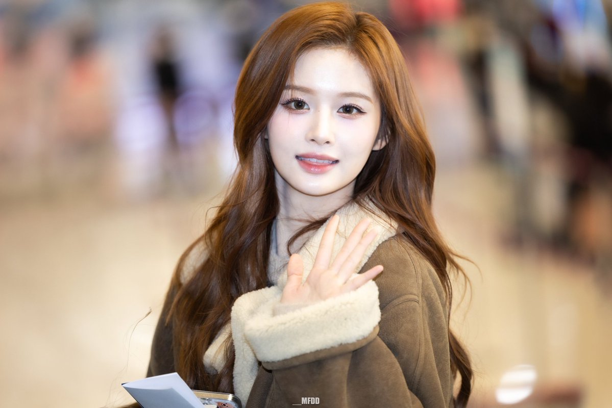 X에 올라온 설윤 이미지