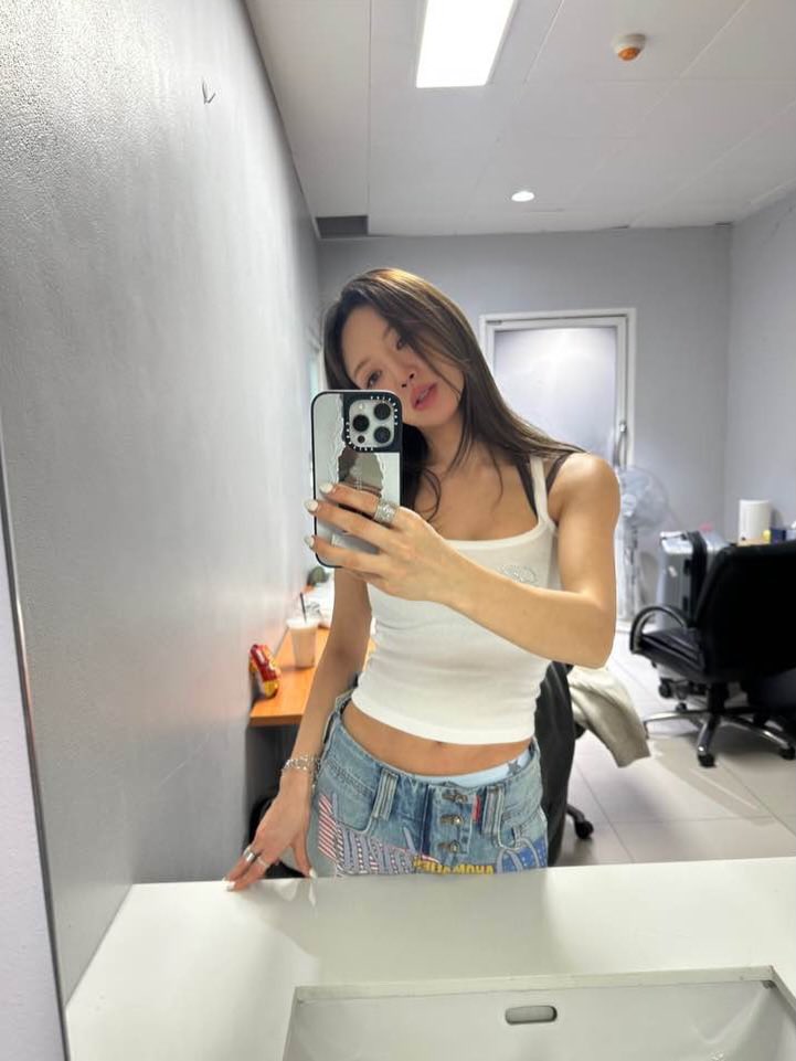 [INSTAGRAM] hyoyeon_x_x:

SMTown in #Bangkok 💃🏼

instagram.com/p/DUz7eIFD1SG/