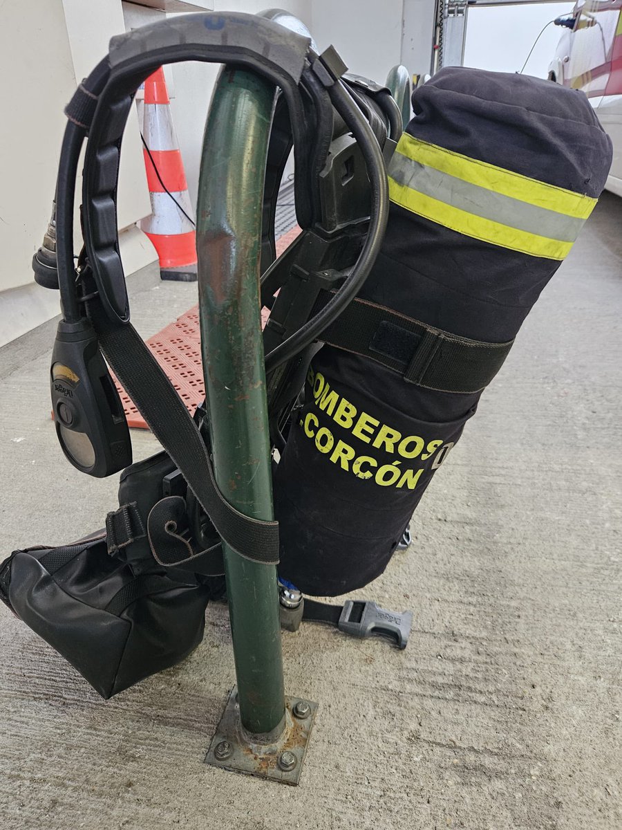 🚒💨 Hace más de 50 años, los bomberos empezaban a usar los primeros equipos de respiración autónomos.

Hoy son imprescindibles y marcaron un antes y un después en la intervención.

🔥 La evolución del material mejora nuestra seguridad cada día.