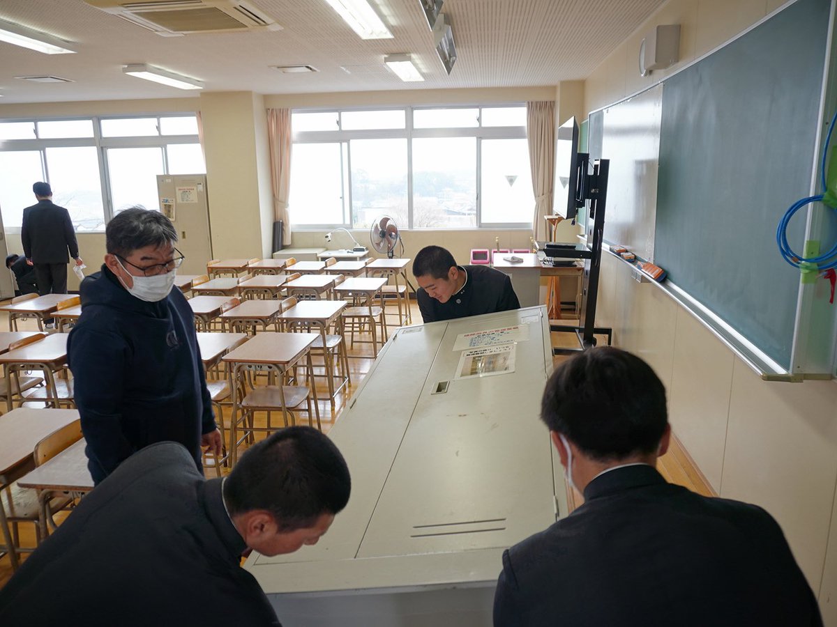 Shimabara_Tech's tweet photo. 明日から入学者選抜一般選抜入試ということで、本日午前中設営を行いました。先月も特別選抜入試たあったばかりで、設営も慣れ��した。
受験生の皆さん、頑張ってください。お待ちしております。 https://t.co/wL2R7hOMtx