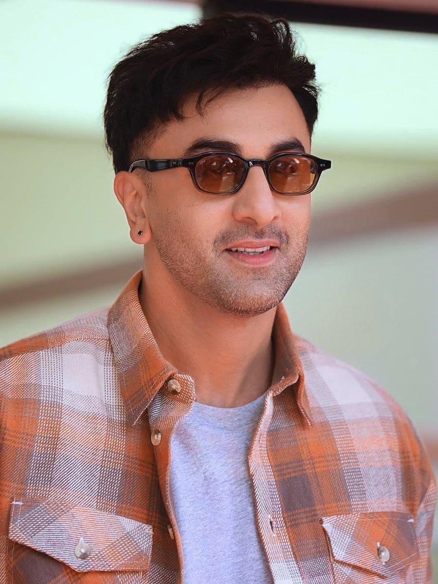 No bad profile for RK! 😉

#RanbirKapoor