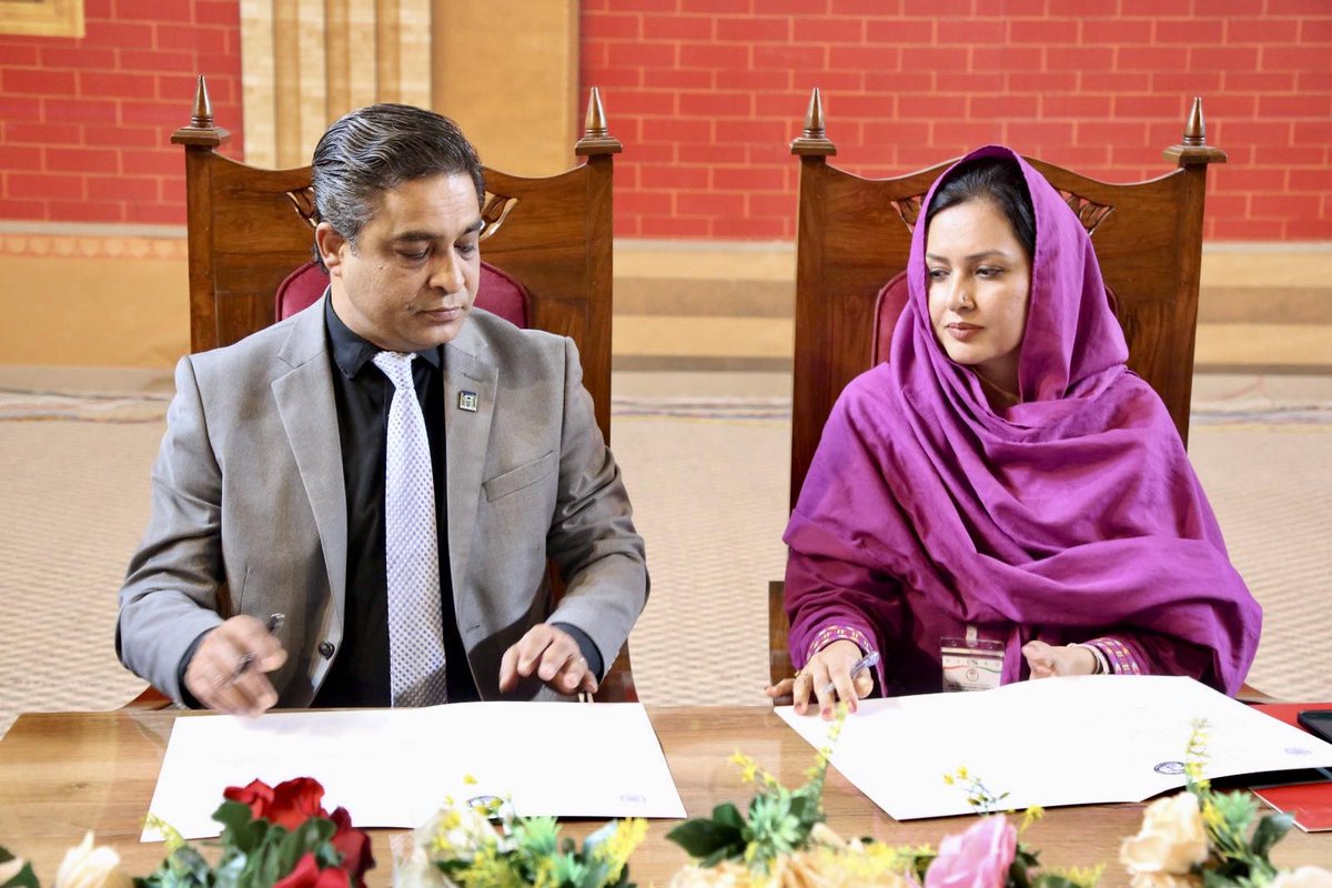 Prof. Dr. Tahir Mumtaz Awan, Director of PICS UOS &amp; Confucius Institute, delivered the keynote, gave a guest lecture, and chaired the International Speakers session at the conference by Area Study Centre, University of Sindh, fostering 🇵🇰–🇨🇳 academic &amp; cultural exchange.
#CPEC