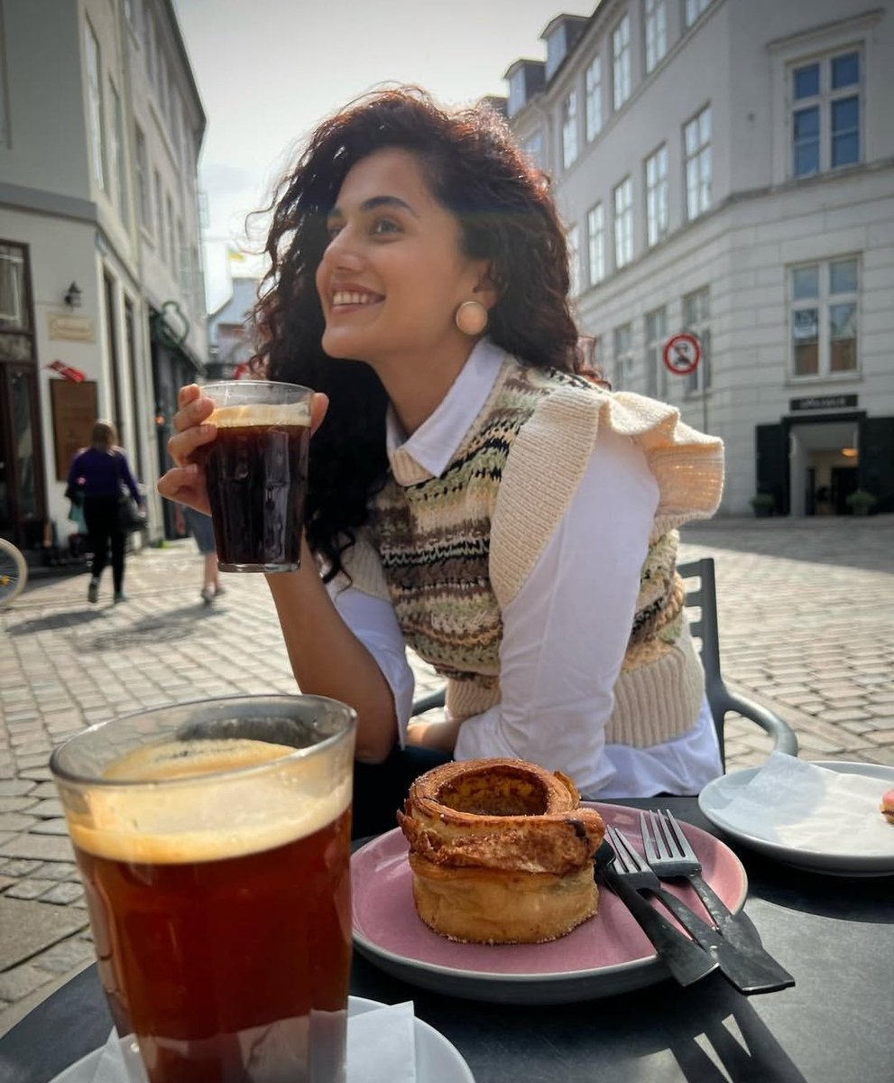 ये हैं तापसी पन्नू 

कंगना रनौत से लाख गुना बेहतर एक्ट्रेस

तापसी पन्नू एकमात्र बॉलीवुड स्टार जो लगातार अन्याय और अत्याचारों के खिलाफ खुलकर बोलती रहीं हैं

तापसी पन्नू की आवाज़ ने कई बड़े मुद्दों पर ध्यान खींचा है

तापसी पन्नू ने किसान कानून का विरोध किया था

तापसी पन्नू ने CAA