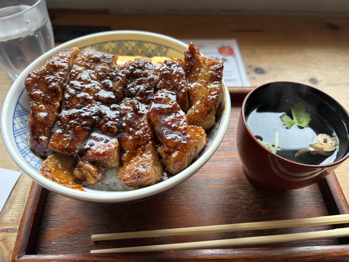 メシテロ
トンテキ丼