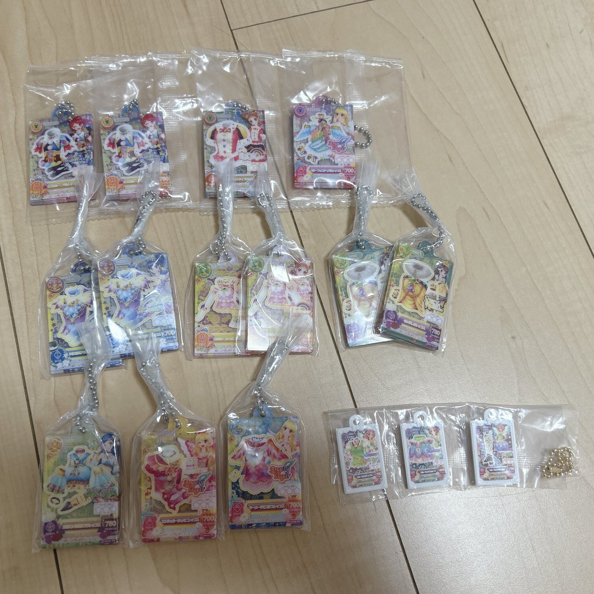 shep___mey's tweet photo. アイカツ プリパラ だれでもアクリルチャム 交換

求）画像1⭕️ 〉譲渡1つ200円(5点〜)
譲）画像2.3.4

◽️郵対応のみ
◽️譲渡は全て1つ200円
まとめて5点〜のみ

お気軽にお声掛けください https://t.co/OP6KUS2ak3