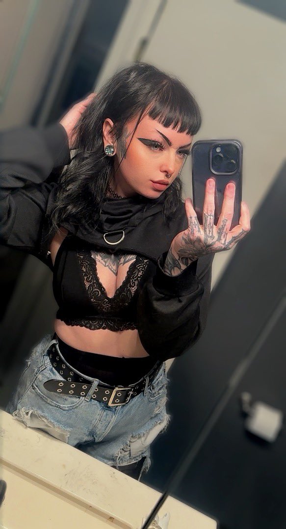 8bitBabe tweet media