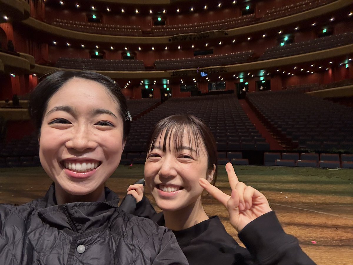 megumi_613am's tweet photo. 萌音ちゃまのラスト2回に、通常ローテでスウィングとして共に舞台に立ててほんとうに嬉しかった。萌音ちゃまが舞台上で放つ心の機微が物凄く綺麗で物凄く強くて本当に大好き。

そして世界中の街を自分の心で味わい尽くす姿も最高！出会えたことに毎日感謝していました。
また再開できるように頑張る！ https://t.co/kNcoK5yOuK