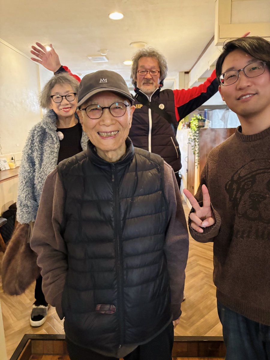 先日はソロライブご来場いただきありがとうございました！

今年90歳になる千明さんが見にきてくれたので数曲一緒に☺︎

とってもハッピーな場になりました！ありがとうございました😊