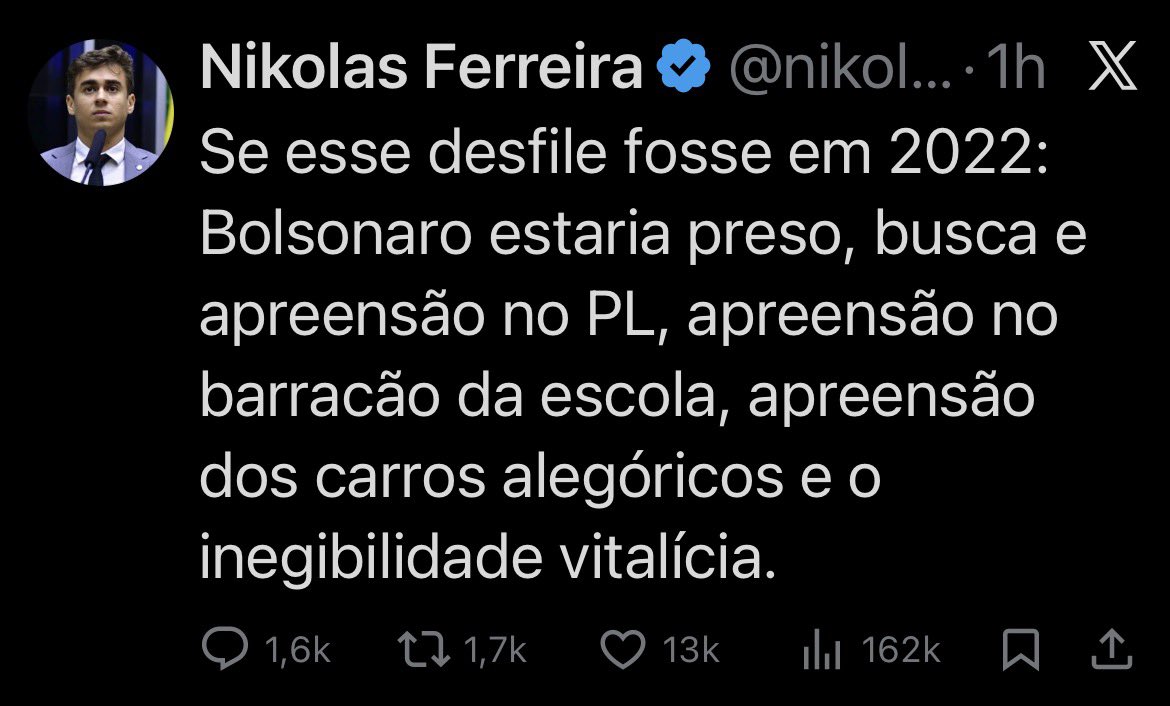 Nik, não se preocupe. 

Seu chefe nunca seria homenageado por uma escola de samba, porque simplesmente ele é um inútil, e geralmente as escolas homenageam pessoas ou temas importantes .