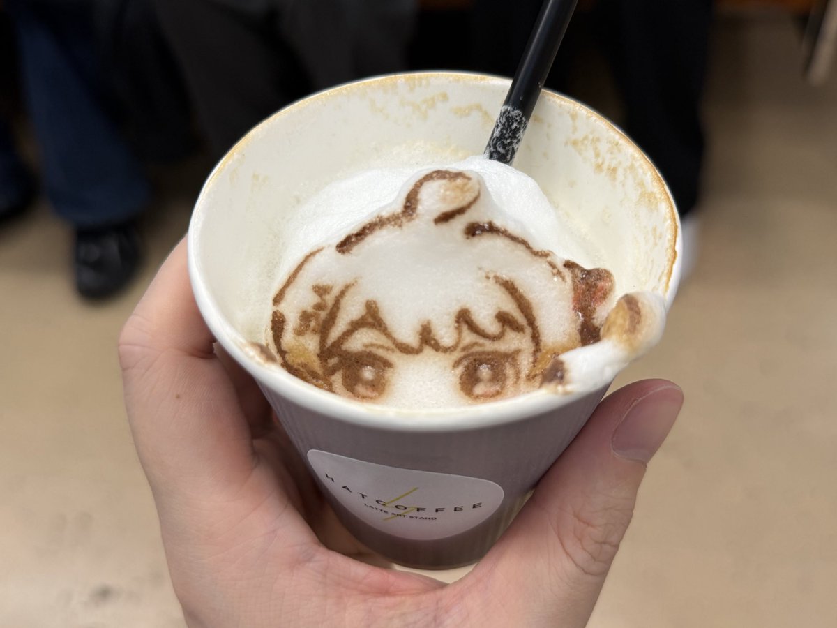 Even as she sinks, it’s still cute!!
Kanade looks like she’s peeking out from the cup💛
沈んでる姿もかわいい！
カップから覗いてる奏ちゃん〜
#音乃瀬奏