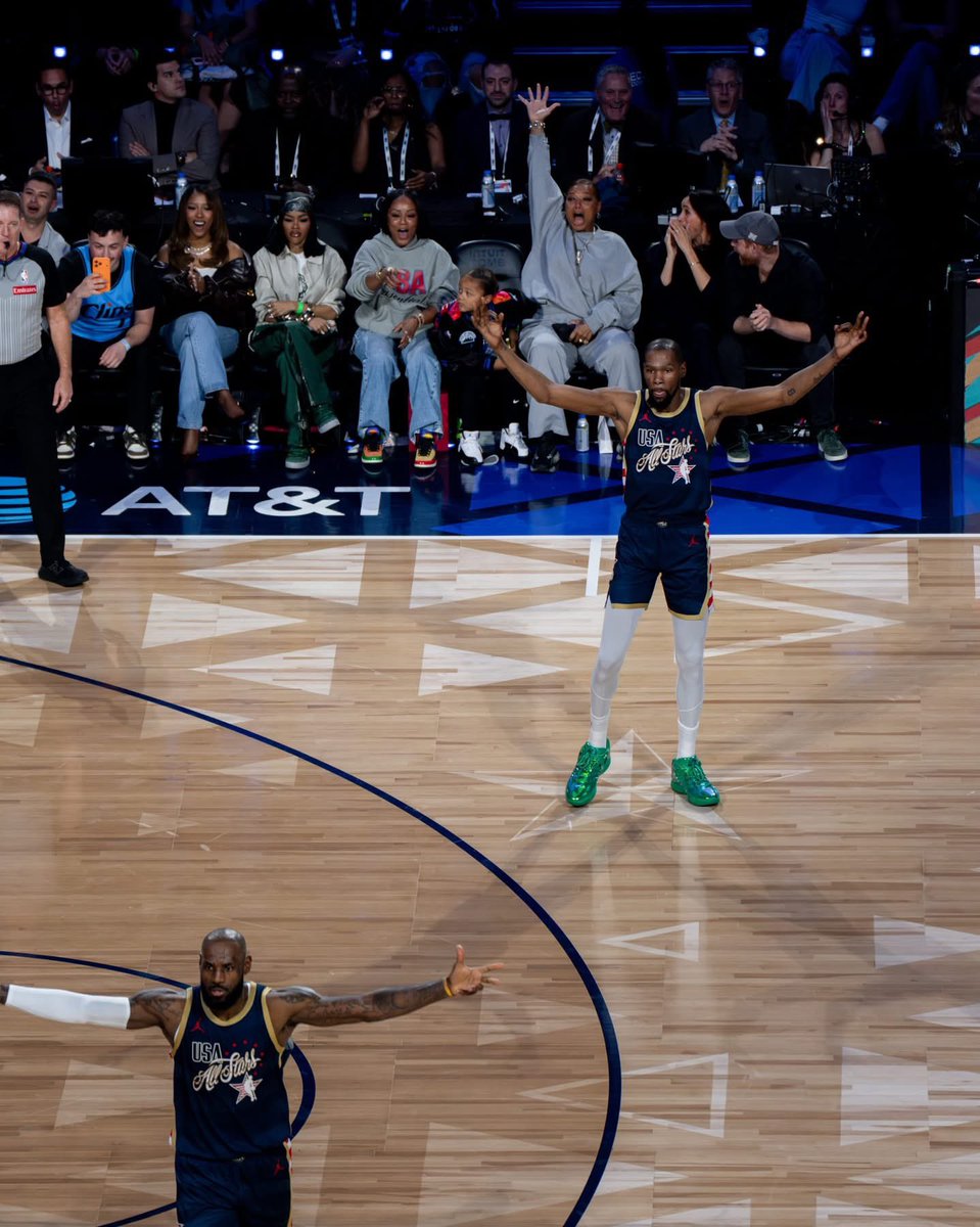 HaterReport's tweet image. This photo gets better the longer you look at it