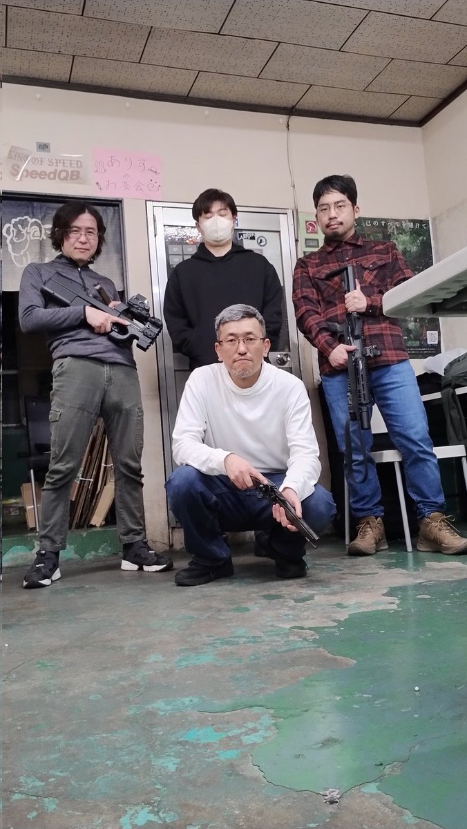 昨日(2月15日)の午後5時から午後10時迄は貸切でした
毎度ご利用いただき誠にありがとございます

ゲームを始める前に全員で準備と内容の打ち合わせをじっくり行い、いざ始まるとフィールドに籠ってゲームを楽しまれてました

またの機会も宜しくお願いいたします