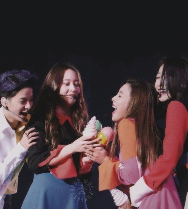 AffxtionGlobal's tweet photo. Did you know that the first and only concert of f(x) named 'Dimension 4 - Docking Station' got sold out in 10 minutes 🔥
We could have a world tour 😭
#fx #AMBER #LUNA #KRYSTAL #VICTORIA #fxdimension4 https://t.co/KqLdkSHa8n
