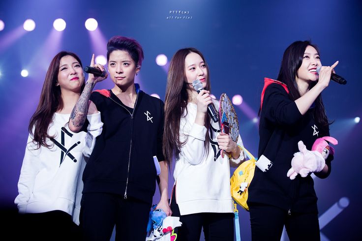 AffxtionGlobal's tweet photo. Did you know that the first and only concert of f(x) named 'Dimension 4 - Docking Station' got sold out in 10 minutes 🔥
We could have a world tour 😭
#fx #AMBER #LUNA #KRYSTAL #VICTORIA #fxdimension4 https://t.co/KqLdkSHa8n