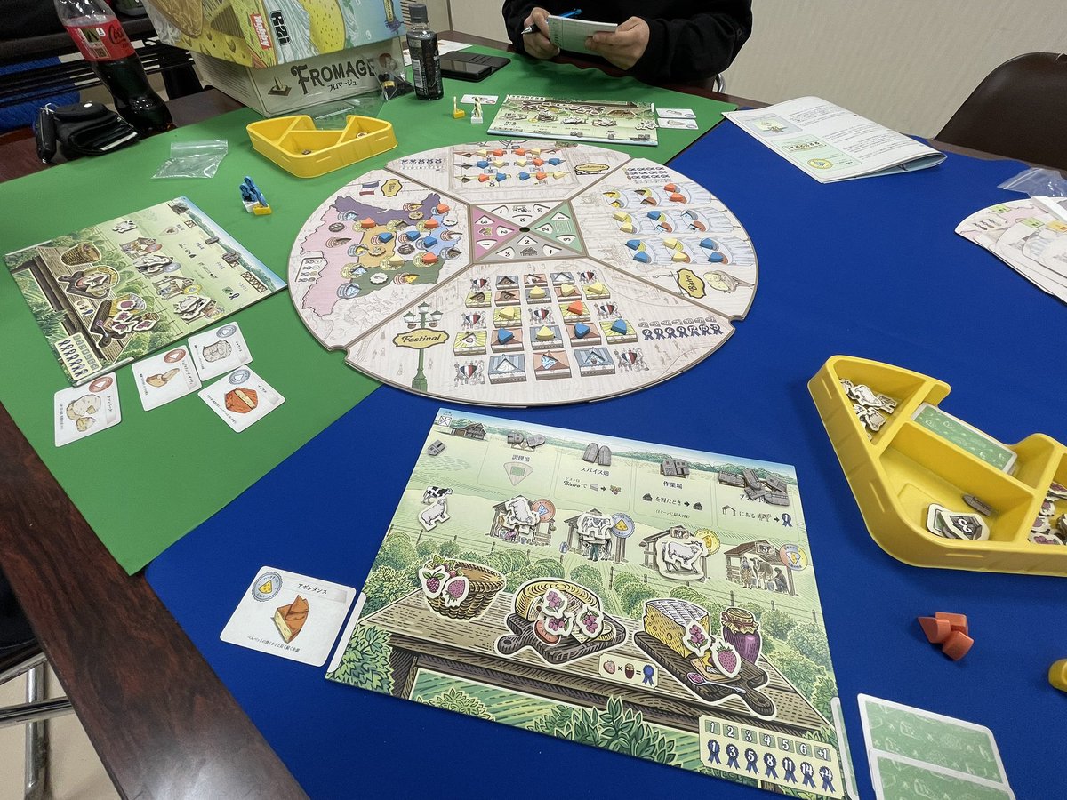 【フロマージュ】
チーズ業者となり、設備を増強しながらチーズを作り、各地に提供して点数を競うゲーム。
これはめちゃくちゃ面白い。軽いけど色々と考えること多くて、何回もやりたくなっちゃう。