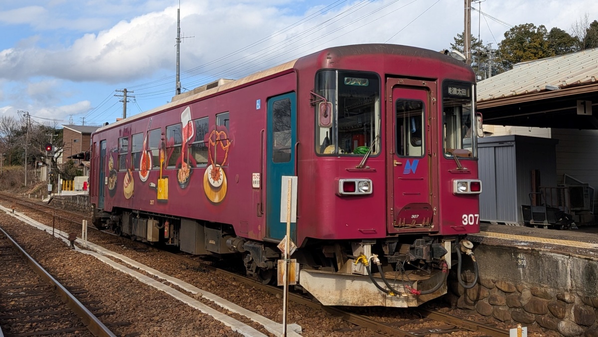 japan's tweet photo. Ride a train showcasing Japanese food replicas π€οΈ π±! The @NAGARA_RAILWAY train runs through Gujo Hachiman, Gifu Pref., Japan's largest food replica producer. Snap photos π€³, play spot-the-replica π, and make your own.
#JapanOnTrack https://t.co/rLJUbd2qyy