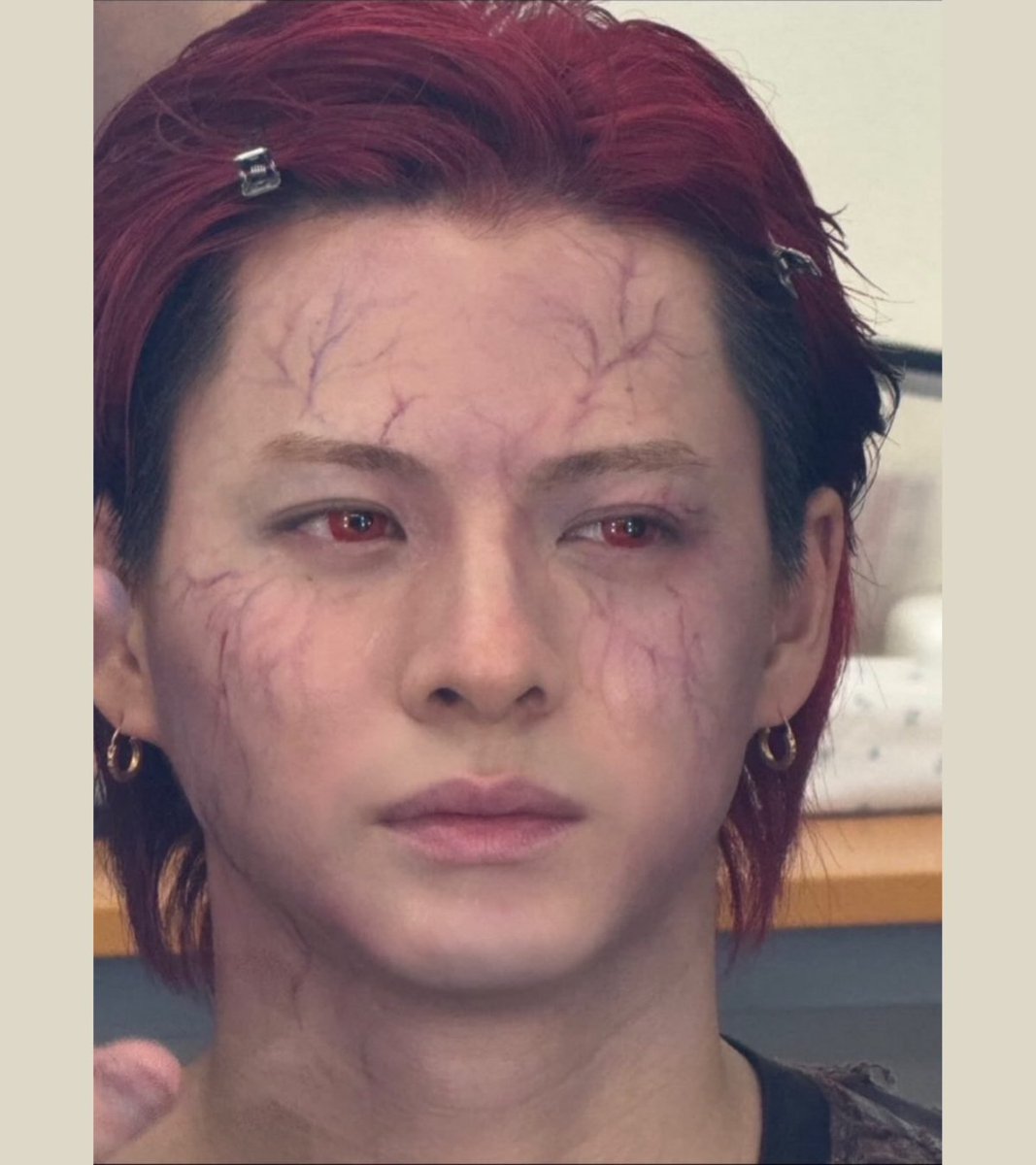 人類で最も美しい顔面をもつと言われる、 平野紫耀さんの、動く赤髪