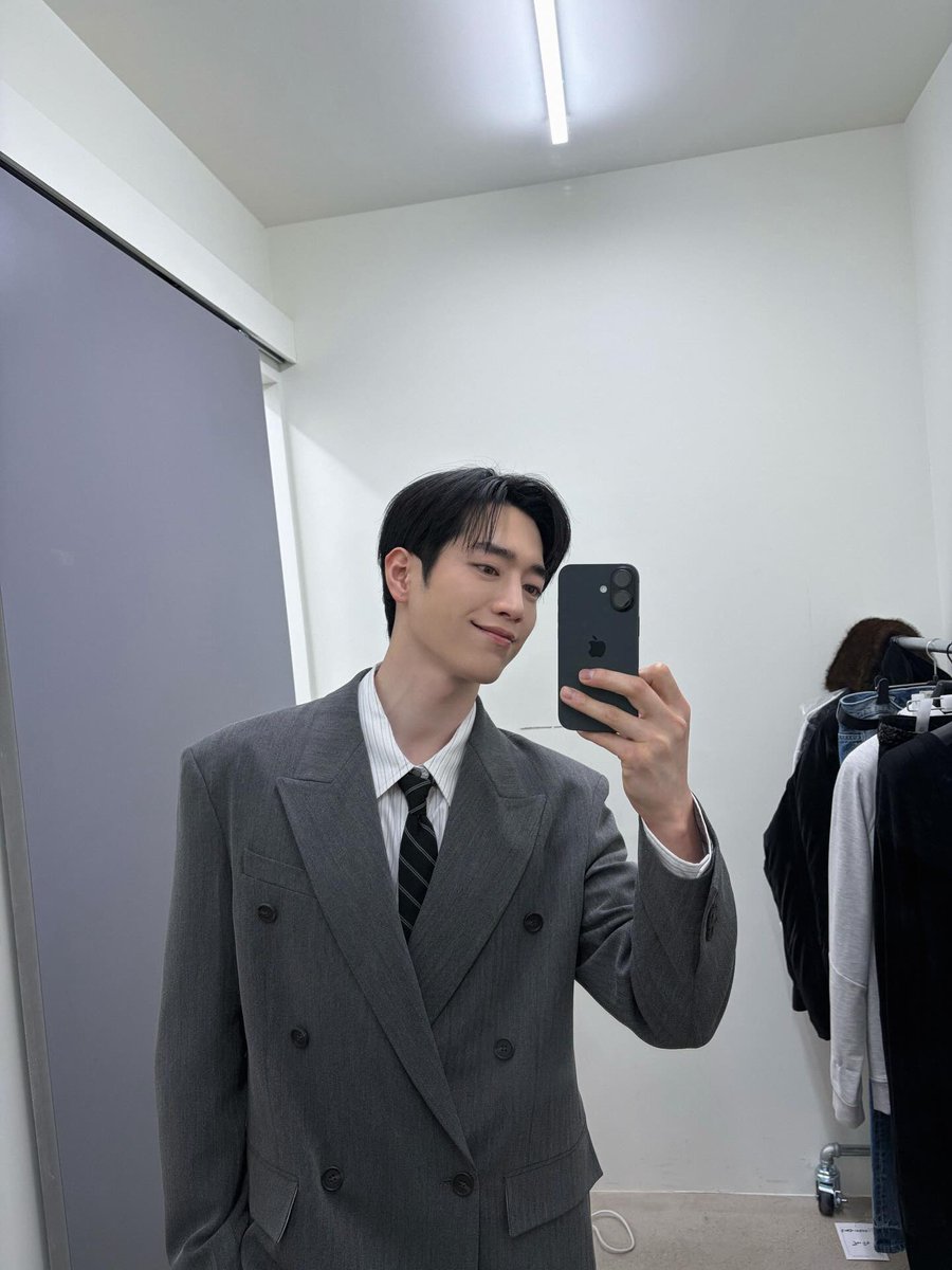 ssoap_d's tweet photo. 서강준 거셀 미쳣다…………………..
기분이좋아져요시력이개처올라가요 https://t.co/HIllpLSmKl