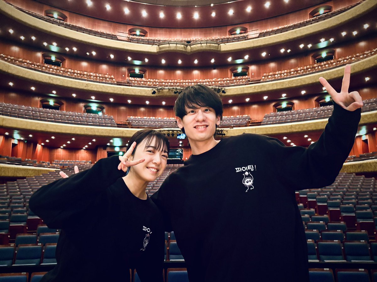 ryo___sawamura's tweet photo. 萌音ちゃん

とても温かくて、優しい愛で包み込んでくれる萌音ちゃん千尋との旅は、すごく濃密で、刺激的な時間でした。
またご一緒出来ますように。

最大の愛と感謝を込めて

ありがとう！！！

千穐楽お疲れ様でした☺️✨

#上白石萌音　ちゃん
#千と千尋の神隠し
#千尋 
#カオナシ https://t.co/nRziyUbOMt