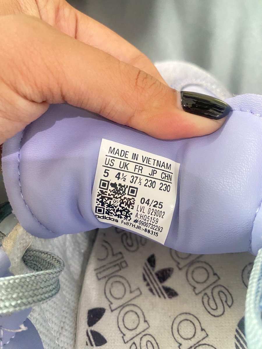 blueeeeeeissky's tweet photo. WTS Adidas Samba OG Purple 
Size 37 1/3
Harga beli 2jt
Harga jual 1,1  (bisa nego sampe deal)
Free laundry ya guys
Minus no box
Minat dm !!
#adidasOriginals #samba #zonauang #zonajajan #wts #jualasepatu https://t.co/7qBVaae3Co