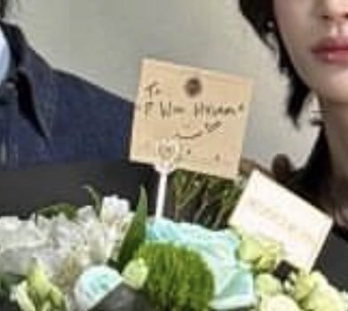 พี่วินนางน่าจะถุกใจเลยล่ะ น้องข้าวเขียนการ์ดว่า P Win