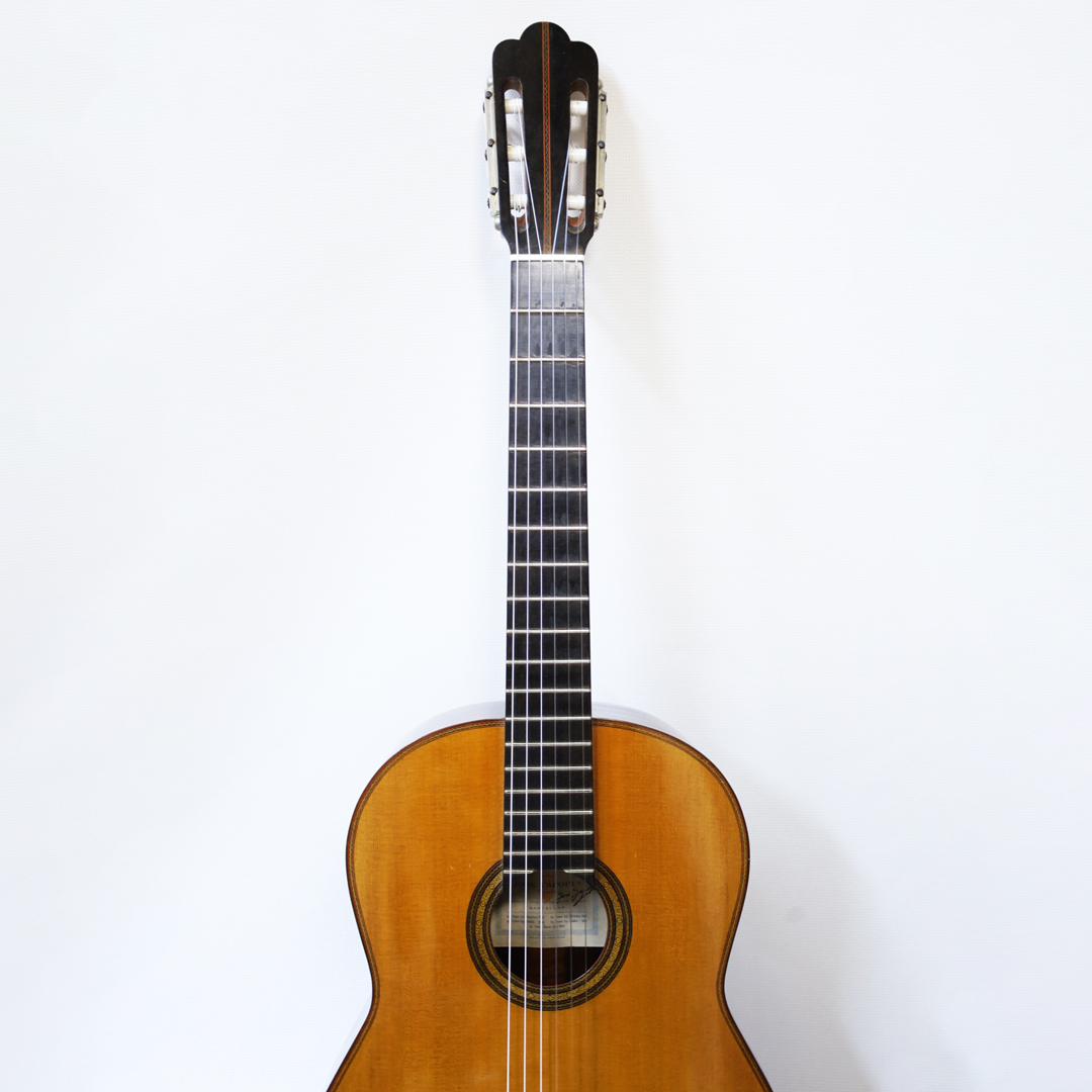 【新入荷情報】
＜ホセ・ヤコピ　1976年　No.1456＞

包容力ある木質の響きと南米的な音色が魅力で、低中音の豊かさと高音の切れ味の対比が楽しめます。
製作50年ながら状態は良好で、大きな修理歴もなく丁寧に保たれています。

楽器詳細
guitarra.jp/kobetu/?pictur…