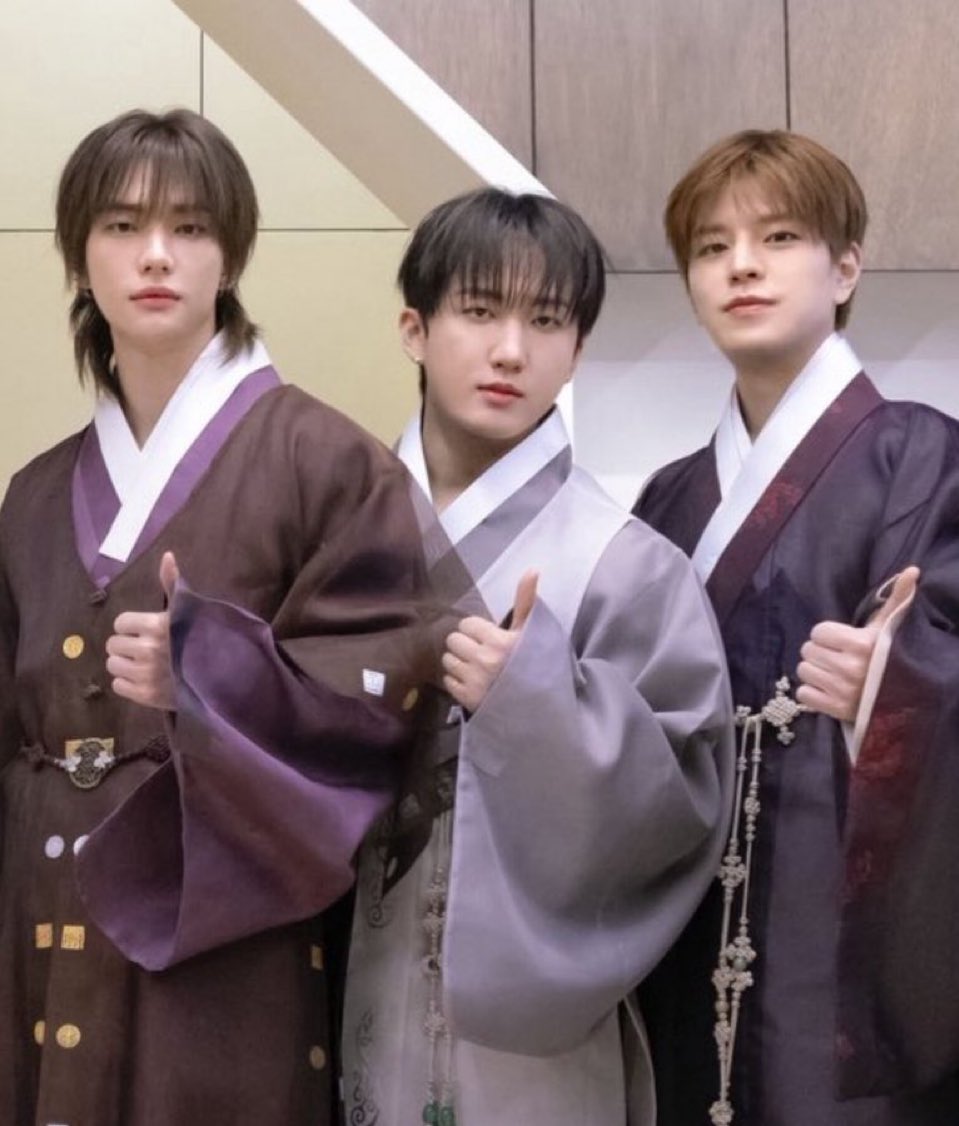 changbin in his boyfriend sandwich