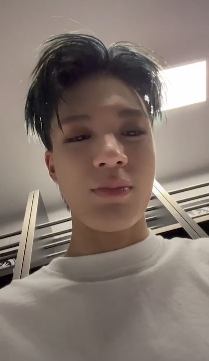 ดูน่าสนุกจังเลยนะ ทำไมไม่ช่วยจั้นบ้างล่ะ ( •́ ̯•̀ )