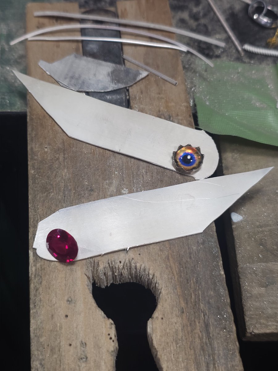 『魔眼の悪魔』ディアボロスウイングリング
自作のグラスアイを握り締めた中二感溢れる指輪ですな