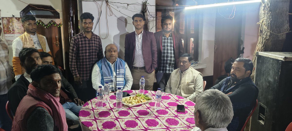 yadavsauravSP's tweet photo. #154_विधानसभा_सवायजपुर..!!

क्षेत्रीय कार्यकर्ताओं के घरों पर मांगलिक आयोजनों में शामिल होने पहुंचे माननीय..
श्री पदमराग सिंह यादव   पम्मू  भईया जी
 पूर्व प्रत्याशी समाजवादी पार्टी

@yadavakhilesh
@samajwadiparty 

#TopFans #4u #myclick https://t.co/KPxS8sy8Dq