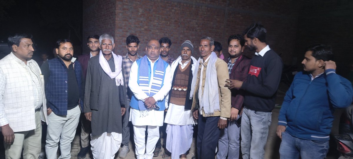 yadavsauravSP's tweet photo. #154_विधानसभा_सवायजपुर..!!

क्षेत्रीय कार्यकर्ताओं के घरों पर मांगलिक आयोजनों में शामिल होने पहुंचे माननीय..
श्री पदमराग सिंह यादव   पम्मू  भईया जी
 पूर्व प्रत्याशी समाजवादी पार्टी

@yadavakhilesh
@samajwadiparty 

#TopFans #4u #myclick https://t.co/KPxS8sy8Dq