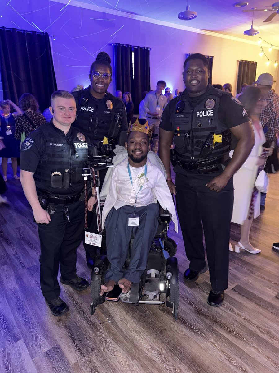 Starkville_PD's tweet photo. Officers had a great time visiting at Bridgeway Church Night To Shine Event. https://t.co/alPQDYVN9c