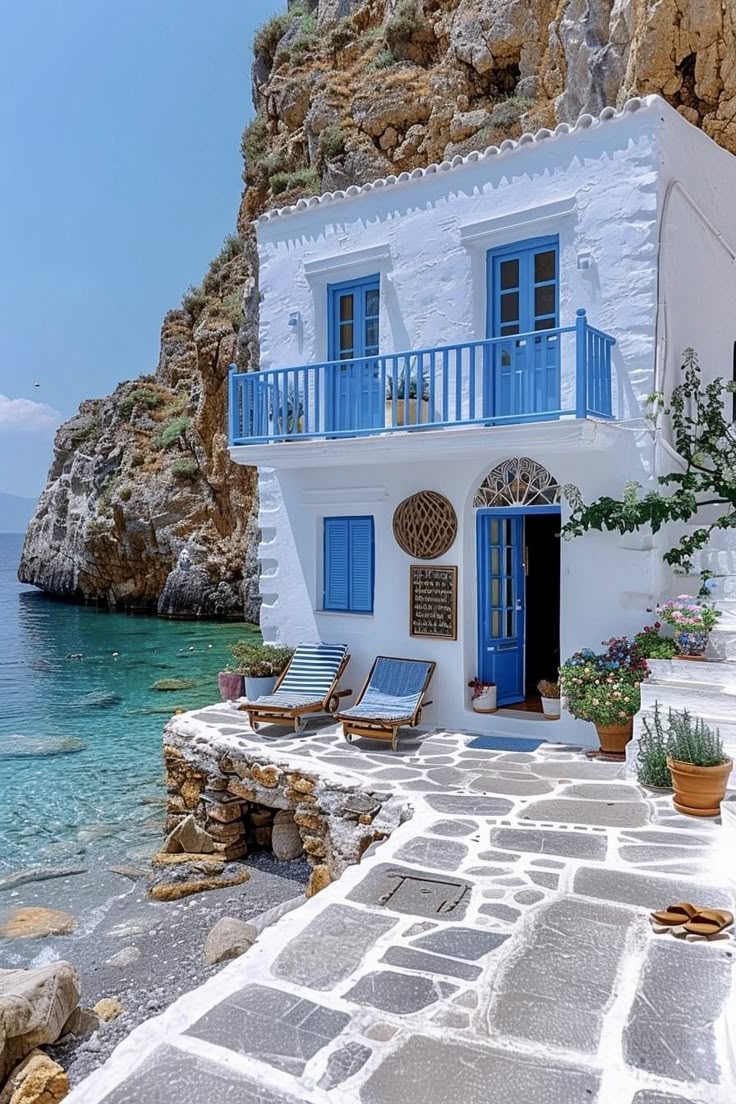 O beni herhalde sevmiş…
Oysa ben onu her halde sevmiştim.

— Cemal Süreya

#Günaydın
#Pazartesi