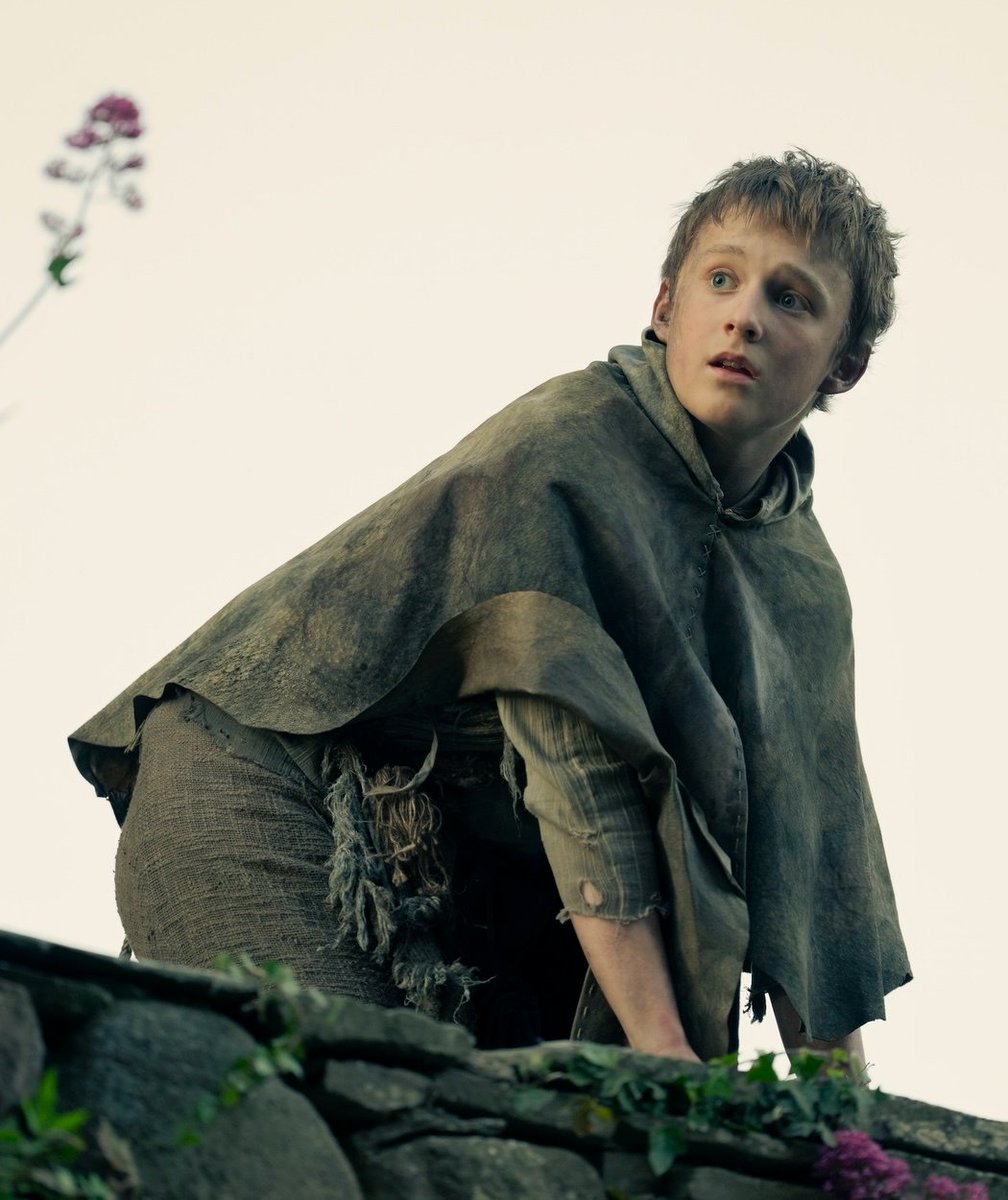 trytcx's tweet image. I LOVED the flashbacks detailing how Dunk became Ser Arlan's squire. It wasn't like Arlan saved Dunk and took him in right there. It was something Dunk was willing to die for. A chance to be a hero. Ser Arlan defined what a knight was to him. #AKnightOfTheSevenKingdoms