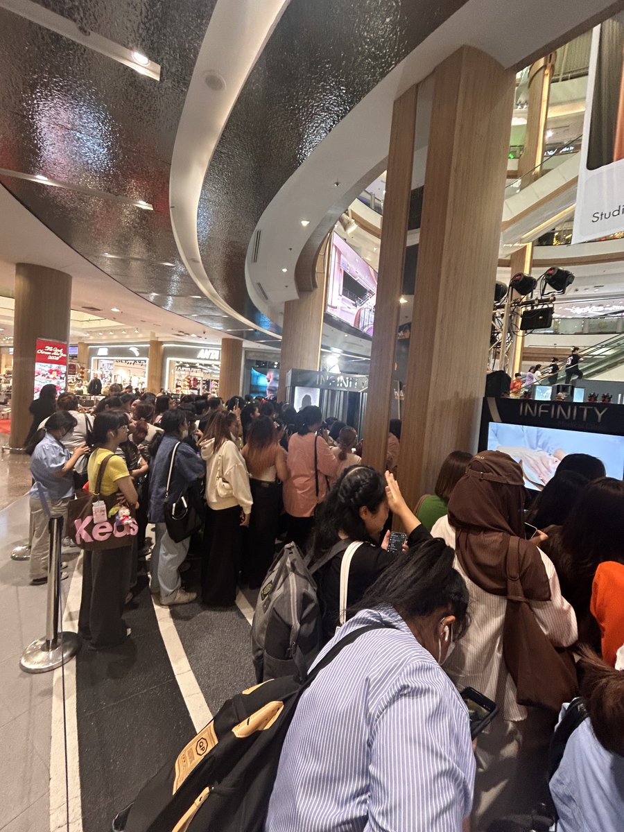 คนเยอะมาก 😅